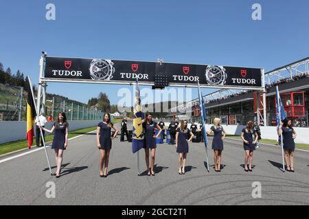 Grid-Mädchen. FIA-Langstrecken-Weltmeisterschaft, Runde 2, Samstag, 4. Mai 2013. Spa-Francorchamps, Belgien. Stockfoto