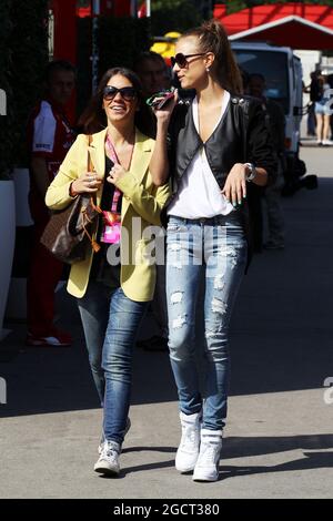 Dasha Kapustina (RUS), Freundin von Fernando Alonso (ESP) Ferrari (rechts). Großer Preis von Spanien, Samstag, 11. Mai 2013. Barcelona, Spanien. Stockfoto