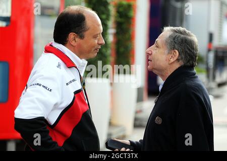 (L bis R): Frederic Vasseur (FRA) ART Boss mit Jean Todt (FRA) FIA President. Großer Preis von Monaco, Samstag, 25. Mai 2013. Monte Carlo, Monaco. Stockfoto