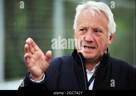 Charlie Whiting (GBR) FIA-Delegierter geht auf der Rennstrecke. Großer Preis von Kanada, Donnerstag, 6. Juni 2013. Montreal, Kanada. Stockfoto