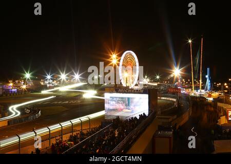 Le Mans bei Nacht. 24-Stunden-Rennen von Le Mans, Sonntag, 23. Juni 2013. Le Mans, Frankreich. Stockfoto