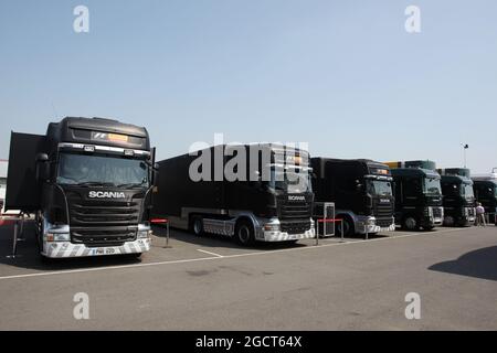 Pirelli Trucks im Fahrerlager. Formel-1-Test für junge Fahrer, Tag 1, Mittwoch, 17. Juli 2013. Silverstone, England. Stockfoto