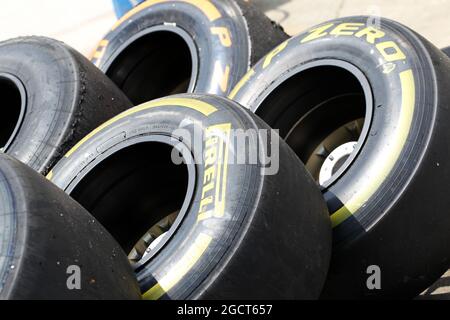 Gebrauchte Pirelli-Reifen. Formel-1-Test für junge Fahrer, Tag 1, Mittwoch, 17. Juli 2013. Silverstone, England. Stockfoto