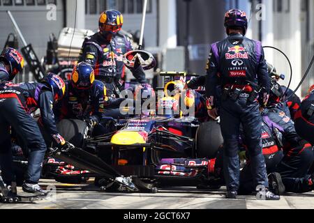 Mark Webber (AUS) Red Bull Racing RB9 macht einen Boxenstopp. Großer Preis von Ungarn, Sonntag, 28. Juli 2013. Budapest, Ungarn. Stockfoto