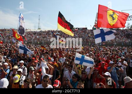 Fans erobern die Rennstrecke auf dem Podium. Großer Preis von Ungarn, Sonntag, 28. Juli 2013. Budapest, Ungarn. Stockfoto