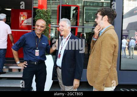 Piero Ferrari (ITA) Ferrari Vice-President (Mitte) mit Enzo Mattioli Ferrari (ITA) (rechts). Großer Preis von Italien, Samstag, 7. September 2013. Monza Italien. Stockfoto