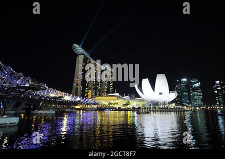 Malerische Skyline von Singapur. Großer Preis von Singapur, Freitag, 20. September 2013. Marina Bay Street Circuit, Singapur. Stockfoto