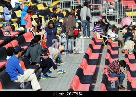 Fans in der Tribüne. Großer Preis von Korea, Freitag, 4. Oktober 2013. Yeongam, Südkorea. Stockfoto