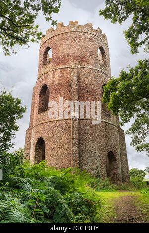 Auf dem Gipfel des Conygar Hill in der Nähe von Dunster liegt eine Torheit aus dem 18. Jahrhundert, die „Conygar Tower“ genannt wird. Es wurde als Erweiterung der Landschaft in Cony gebaut Stockfoto