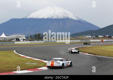 Christoffer Nygaard (DEN) / Kristian Poulsen (DEN) / Bruno Senna (BH) Aston Martin Vantage V8. FIA-Langstrecken-Weltmeisterschaft, Runde 6, Freitag, 18. Oktober 2013. Sechs Stunden Fuji, Fuji, Japan. Stockfoto