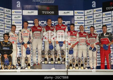 Das Podium (L bis R): Nicolas Prost (FRA) Rebellion Racing, Lola B12/60 Coupe, Toyota; Nicolas Lapierre (FRA), Alexander Wurz (AUT) Toyota Racing, Toyota TS030, Hybrid, Zweiter; Marcel Fassler (SUI), Benoit Treluyer (FRA), Andre Lotterer (GER) Audi Sport Team Joest, Audi R18 e-tron quattro, Rennsieger; Loic Duval (FRA), Tom Kristensen (DEN), Allan McNish (GBR) Audi Sport Team Joest, Audi R18 e-tron quattro, Dritter und Weltmeister. FIA-Langstrecken-Weltmeisterschaft, Runde 7, Samstag, 9. November 2013. Shanghai, China. Stockfoto