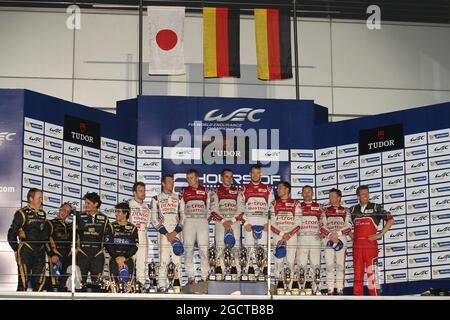 Das Podium (L bis R): Andrea Belicchi (ITA) / Mathias Beche (SUI) / Nicolas Prost (FRA) Rebellion Racing, Lola B12/60 Coupe, Toyota; Nicolas Lapierre (FRA), Alexander Wurz (AUT) Toyota Racing, Toyota TS030, Hybrid, Zweiter; Marcel Fassler (SUI), Benoit Treluyer (FRA), Andre Lotterer (GER) Audi Sport Team Joest, Audi R18 e-tron quattro, Rennsieger; Loic Duval (FRA), Tom Kristensen (DEN), Allan McNish (GBR) Audi Sport Team Joest, Audi R18 e-tron quattro, Dritter und Weltmeister. FIA-Langstrecken-Weltmeisterschaft, Runde 7, Samstag, 9. November 2013. Shanghai, China. Stockfoto