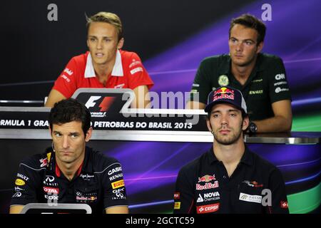 Die FIA-Pressekonferenz (von hinten (L bis R)): Max Chilton (GBR) Marussia F1 Team; Giedo van der Garde (NLD) Caterham F1 Team; Mark Webber (AUS) Red Bull Racing; Jean-Eric Vergne (FRA) Scuderia Toro Rosso. Großer Preis von Brasilien, Donnerstag, 21. November 2012. Sao Paulo, Brasilien. Stockfoto