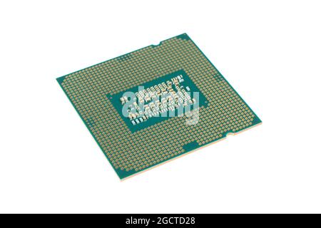 Seitenansicht des Computerprozessors auf weißem Hintergrund isoliert. CPU. Zentrale Prozessoreinheit. Computerhardwaretechnologie. Integrierter Kommunikationsprozess Stockfoto