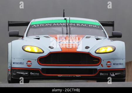 Stuart Hall (GBR)/Jamie Campbell-Walter (GBR)/Roald Goethe (GER) Aston Martin Vantage V8. FIA-Langstrecken-Weltmeisterschaft, Runde 2, Freitag, 2. Mai 2014. Spa-Francorchamps, Belgien. Stockfoto