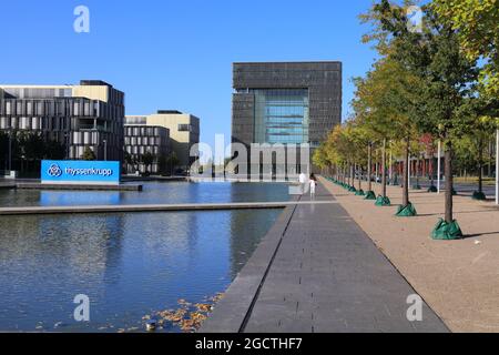 ESSEN, 20. SEPTEMBER 2020: Thyssenkrupp-Firmensitz in Essen, Deutschland. Thyssenkrupp ist ein Industriekonglomerat, einer der größten m Stockfoto