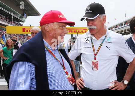 (L bis R): Niki Lauda (AUT) Mercedes Non-Executive Chairman mit Dr. Dieter Zetsche (GER) Daimler AG CEO am Start. Großer Preis von Spanien, Sonntag, 11. Mai 2014. Barcelona, Spanien. Stockfoto