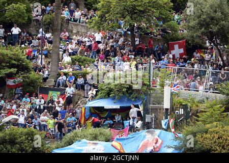 Fans auf dem Hügel. Großer Preis von Monaco, Sonntag, 25. Mai 2014. Monte Carlo, Monaco. Stockfoto