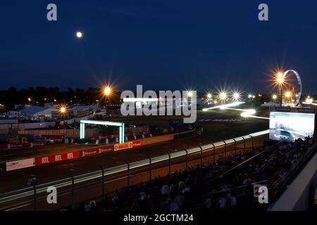 Landschaftlich reizvolle nächtliche Action. FIA-Langstrecken-Weltmeisterschaft, 24 Stunden von Le Mans -Qualifying, Donnerstag, 12. Juni 2014. Le Mans, Frankreich. Stockfoto