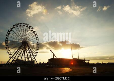 Szenische Action bei Sonnenuntergang. FIA-Langstrecken-Weltmeisterschaft, 24 Stunden von Le Mans, Rennen, Samstag, 14. Juni 2014. Le Mans, Frankreich. Stockfoto