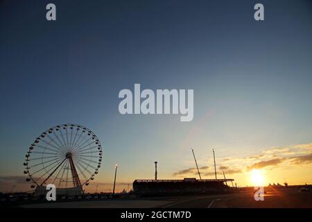 Szenische Action bei Sonnenuntergang. FIA-Langstrecken-Weltmeisterschaft, 24 Stunden von Le Mans, Rennen, Samstag, 14. Juni 2014. Le Mans, Frankreich. Stockfoto