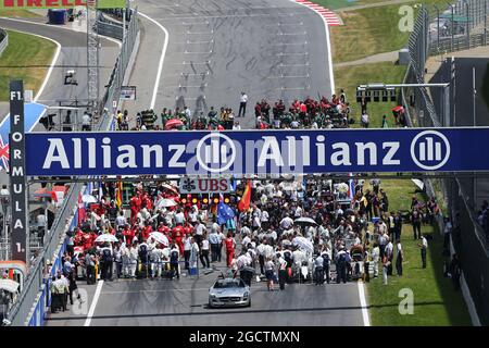 Das Startfeld vor dem Start des Rennens. Großer Preis von Österreich, Sonntag, 22. Juni 2014. Spielberg, Österreich. Stockfoto