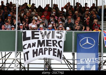 Fanbanner für Lewis Hamilton (GBR) Mercedes AMG F1. Großer Preis von Großbritannien, Sonntag, 6. Juli 2014. Silverstone, England. Stockfoto