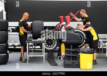 Pirelli-Reifenkonstruktion im Fahrerlager. Großer Preis von Ungarn, Donnerstag, 24. Juli 2014. Budapest, Ungarn. Stockfoto