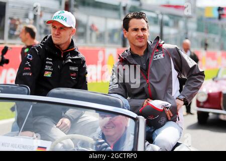 (L bis R): Nico Hulkenberg (GER) Sahara Force India F1 und Adrian Sutil (GER) sauber bei der Fahrerparade. Großer Preis von Belgien, Sonntag, 24. August 2014. Spa-Francorchamps, Belgien. Stockfoto