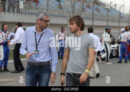 (L bis R): Alessandro Alunni Bravi (ITA) Driver Manager mit Charles Pic (FRA) Lotus F1 Team Dritter Fahrer am Start. FIA-Langstrecken-Weltmeisterschaft, Runde 7, Samstag, 15. November 2014. Sakhir, Bahrain. Stockfoto