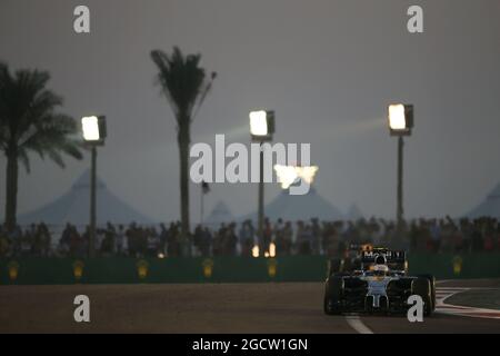 Kevin Magnussen (DEN) McLaren MP4-29. Abu Dhabi Grand Prix, Sonntag, 23. November 2014. Yas Marina Circuit, Abu Dhabi, VAE. Stockfoto