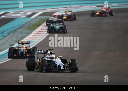 Kevin Magnussen (DEN) McLaren MP4-29. Abu Dhabi Grand Prix, Sonntag, 23. November 2014. Yas Marina Circuit, Abu Dhabi, VAE. Stockfoto