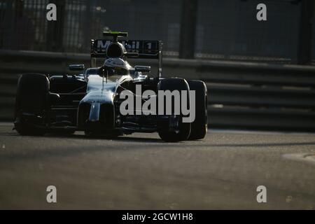 Kevin Magnussen (DEN) McLaren MP4-29. Abu Dhabi Grand Prix, Sonntag, 23. November 2014. Yas Marina Circuit, Abu Dhabi, VAE. Stockfoto