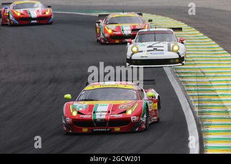 Davide Rigon (FRA) / James Calado (GBR) #71 AF Corse Ferrari F458 Italia. FIA-Langstrecken-Weltmeisterschaft, Runde 8, sechs Stunden von Sao Paulo, Sonntag, 30. November 2014. Sao Paulo, Brasilien. Stockfoto