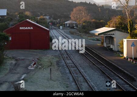 Bahnhof und Warenhaus, Moana, Brunner See, Westland, Südinsel, Neuseeland Stockfoto