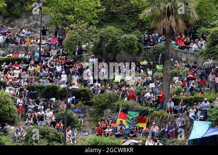 Fans auf dem Hügel. Großer Preis von Monaco, Samstag, 23. Mai 2015. Monte Carlo, Monaco. Stockfoto