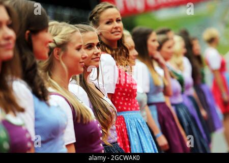 Formula Una Mädchen auf der Fahrerparade. Großer Preis von Österreich, Sonntag, 21. Juni 2015. Spielberg, Österreich. Stockfoto