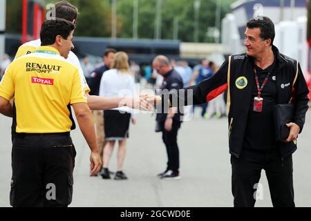 Federico Gastaldi (ARG) Lotus F1 Team Deputy Team Principal (Mitte) und Herbie Blash (GBR) FIA Delegierten mit einem Renault Sport F1 Mitarbeiter. Großer Preis von Italien, Donnerstag, 3. September 2015. Monza Italien. Stockfoto