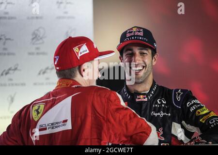 Das Podium (L bis R): Kimi Räikkönen (FIN) Ferrari mit Daniel Ricciardo (AUS) Red Bull Racing. Großer Preis von Singapur, Sonntag, 20. September 2015. Marina Bay Street Circuit, Singapur. Stockfoto