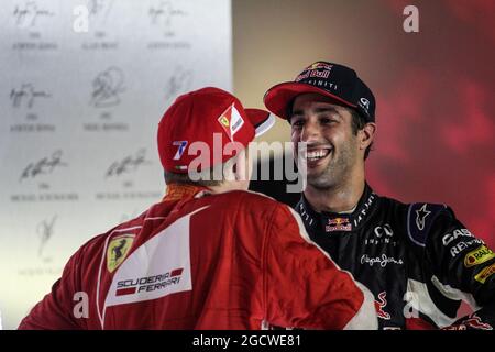 Das Podium (L bis R): Kimi Räikkönen (FIN) Ferrari mit Daniel Ricciardo (AUS) Red Bull Racing. Großer Preis von Singapur, Sonntag, 20. September 2015. Marina Bay Street Circuit, Singapur. Stockfoto