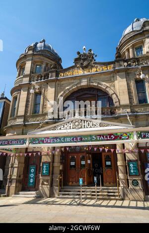 Buxton Opera House, Derbyshire, England. Ein wunderschönes historisches Gebäude in der belebten Kurstadt Buxton. Stockfoto