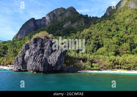 Strandlandschaft in Palawan Insel, Philippinen. Seven Commandos Beach. Stockfoto