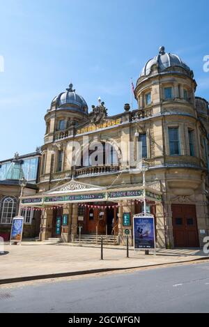 Buxton Opera House, Derbyshire, England. Ein wunderschönes historisches Gebäude in der belebten Kurstadt Buxton. Stockfoto