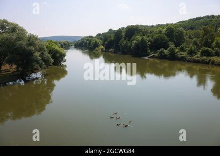 Witten, Nordrhein-Westfalen, Deutschland - Ruhrlandschaft, das Ruhrgebiet im Muttental. Stockfoto