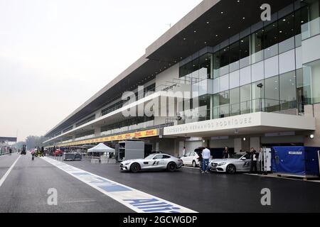 Die Gruben des Autodromo Hermanos Rodriguez. Großer Preis von Mexiko, Mittwoch, 28. Oktober 2015. Mexiko-Stadt, Mexiko. Stockfoto