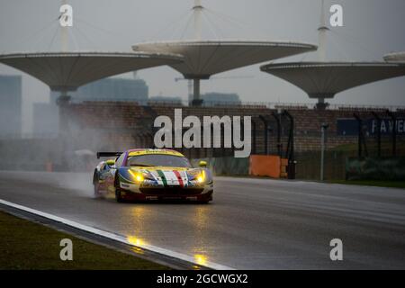 Davide Rigon (FRA) / James Calado (GBR) #71 AF Corse Ferrari F458 Italia. FIA-Langstrecken-Weltmeisterschaft, Runde 7, Sonntag, 1. November 2015. Shanghai, China. Stockfoto