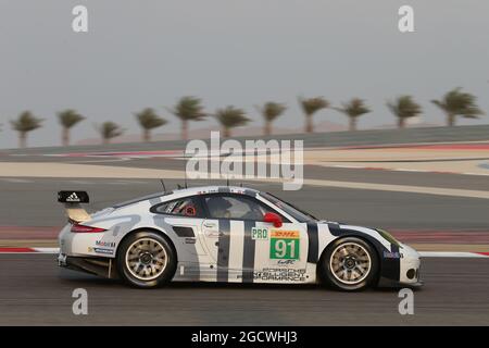 Richard Lietz (AUT) / Michael Christensen (DEN) #91 Porsche Team Manthey Porsche 911 RSR. FIA-Langstrecken-Weltmeisterschaft, Runde 8, Donnerstag, 19. November 2015. Sakhir, Bahrain. Stockfoto