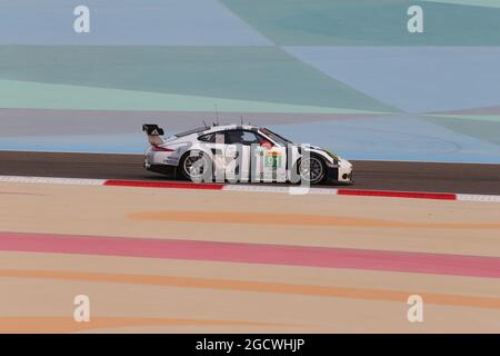 Richard Lietz (AUT) / Michael Christensen (DEN) #91 Porsche Team Manthey Porsche 911 RSR. FIA-Langstrecken-Weltmeisterschaft, Runde 8, Donnerstag, 19. November 2015. Sakhir, Bahrain. Stockfoto