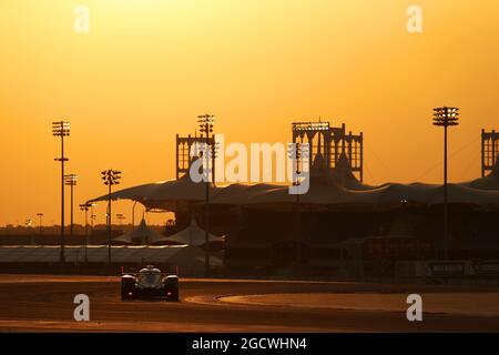 Bei schwachem Licht. FIA-Langstrecken-Weltmeisterschaft, Runde 8, Samstag, 21. November 2015. Sakhir, Bahrain. Stockfoto