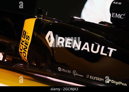 Die Lackierung des Renault Sport Formel 1 Teams. Renault Sport Formel 1 Team RS16 Launch, Renault Technocenter, Paris, Frankreich. Mittwoch, 3. Februar 2016. Stockfoto